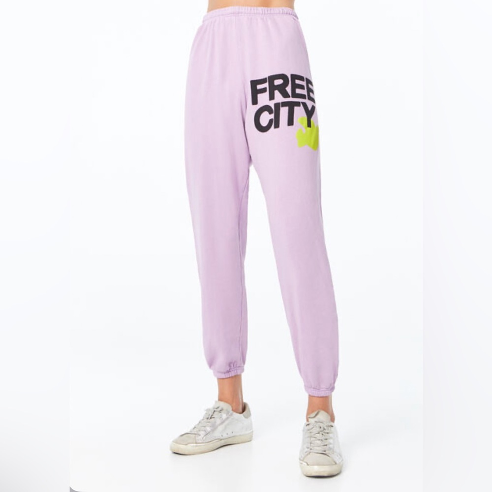 FREECITY SWEATPANT PINKPAINT
Color: PINK
Size: M